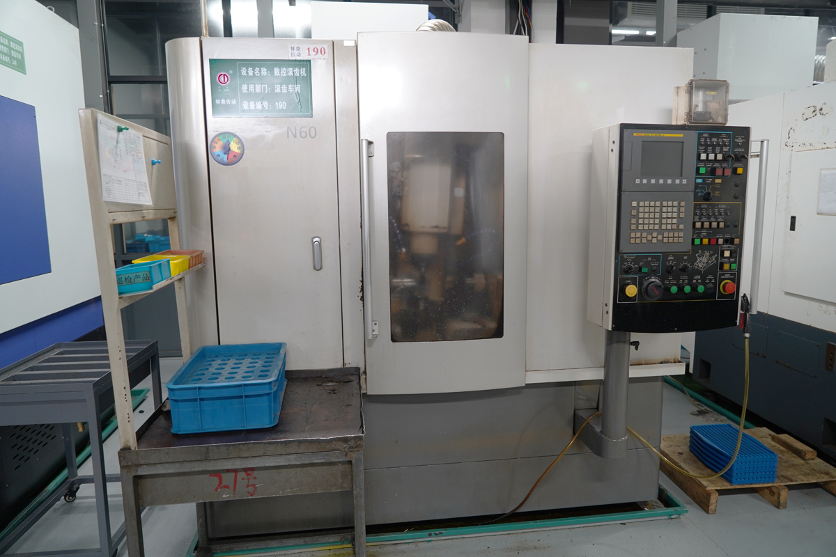 Hamai gear hobbing machine